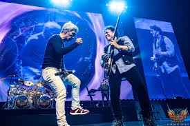 Neal Schon Says He Didn’t Force Arnel Pineda Onto Journey’s Final Tour